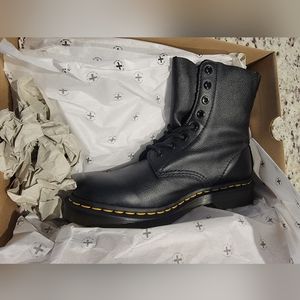Brand NEW Pascal Soft Leather Dr. Martens